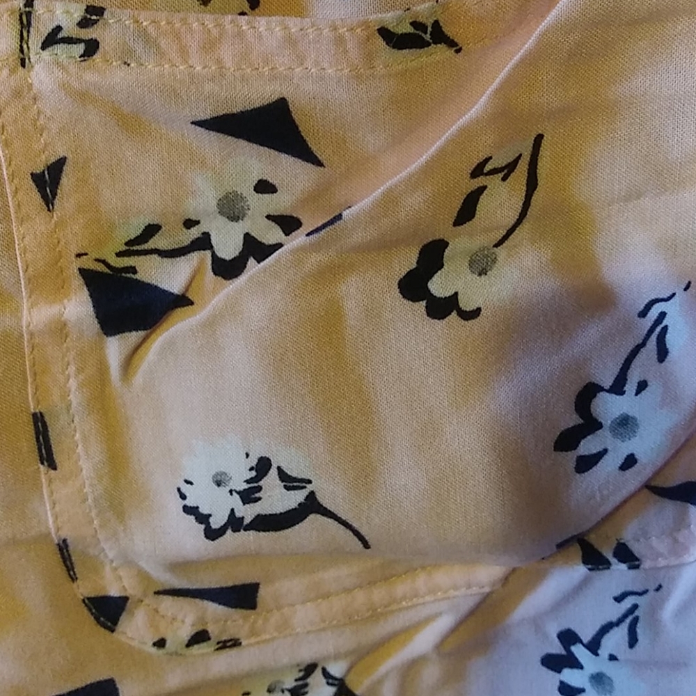 Button up - Picture 2 of 3